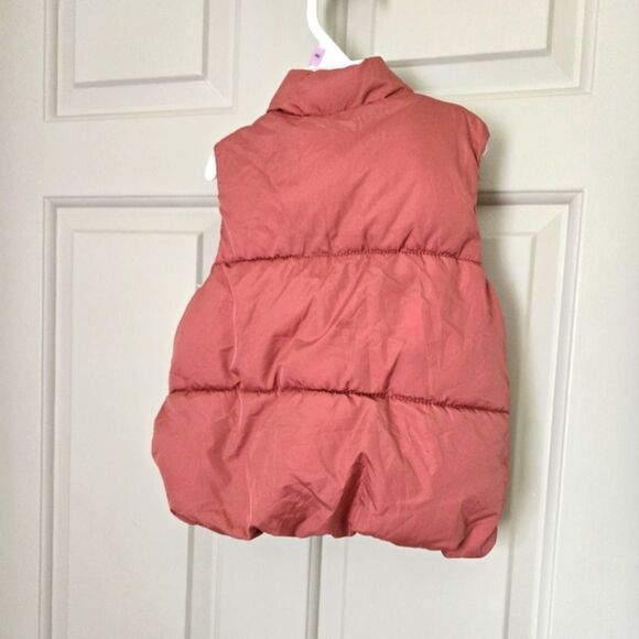 2/$20 Old Navy puffer Vest Size 2 - Picture 3 of 3